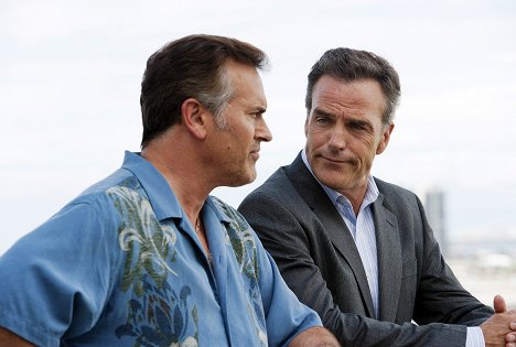 Bruce Campbell, Richard Burgi - Burn Notice - Reunion - Photos