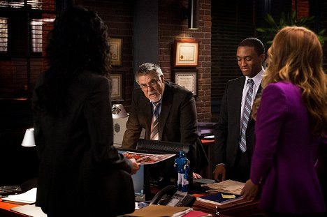 Bruce McGill, Lee Thompson Young - Rizzoli & Isles: Vraždy na pitevně - Zaprodat se ďáblu - Z filmu