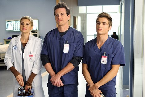 Eliza Coupe, Michael Mosley, Dave Franco - Scrubs - Our Stuff Gets Real - Photos