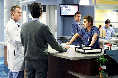 John C. McGinley, Michael Mosley, Dave Franco - Scrubs - Our Stuff Gets Real - Photos