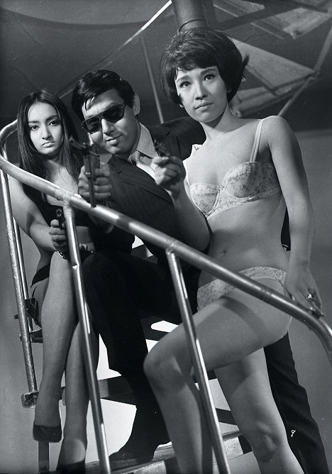 Annu Mari, Jô Shishido, Mariko Ogawa - Branded to Kill - Filmfotos