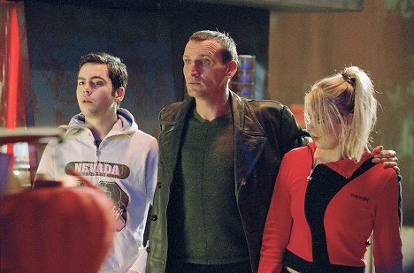 Bruno Langley, Christopher Eccleston, Billie Piper - Doctor Who - The Long Game - Photos