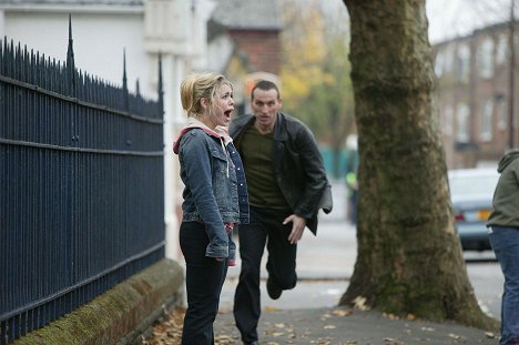 Billie Piper, Christopher Eccleston - Doctor Who - Father's Day - Photos