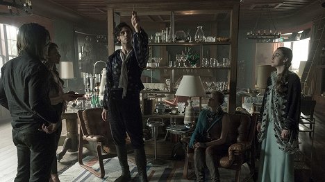 Stella Maeve, Hale Appleman, Madeleine Arthur, Brittany Curran - The Magicians - Be the Penny - Photos