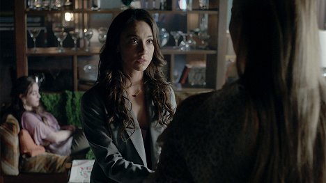 Stella Maeve - The Magicians - The Art of the Deal - Photos