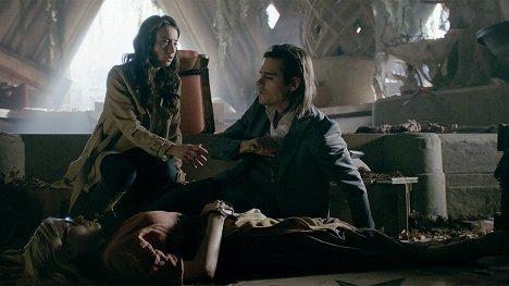 Stella Maeve, Jason Ralph - The Magicians - Zeitlinien - Filmfotos