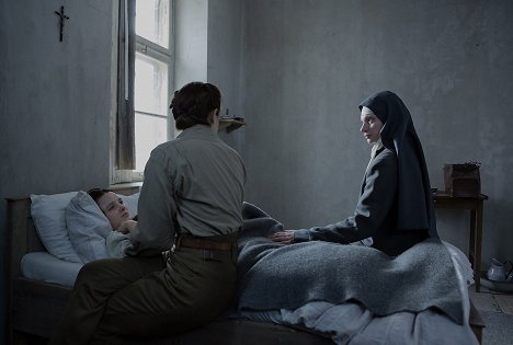 Anna Próchniak, Agata Buzek - Les Innocentes - Film