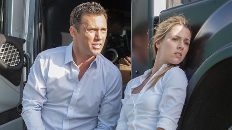 Jeffrey Donovan, Alona Tal - Burn Notice - Tipping Point - Van film