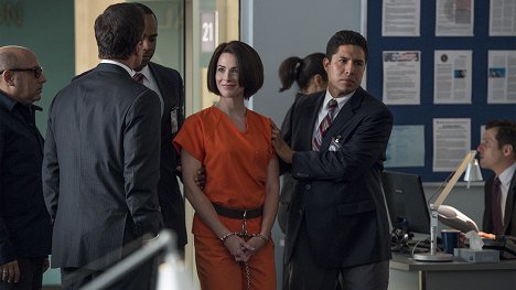 Bridget Regan - White Collar - Geborgte Zeit - Filmfotos