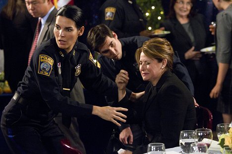 Angie Harmon, Jordan Bridges, Lorraine Bracco - Rizzoli & Isles - Explosiv - Filmfotos