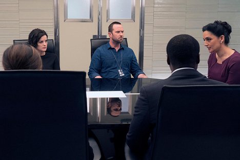 Jaimie Alexander, Sullivan Stapleton, Archie Panjabi - Blindspot - Warning Shot - Photos