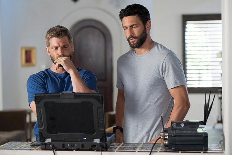 Mike Vogel, Noah Mills - The Brave - Spanische Lösung - Filmfotos