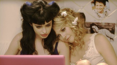 Krysten Ritter, Alicia Silverstone - Vamps - De la película