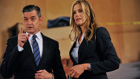 Timothy Omundson, Mira Sorvino - Psych - A Touch of Sweevil - Photos