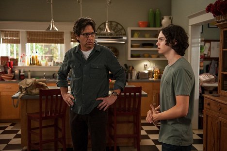 Ray Romano, Max Burkholder - Famílie - These Are the Times We Live In - Z filmu