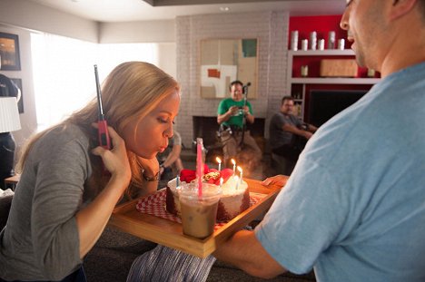 Erika Christensen - Famílie - Happy Birthday, Zeek - Z natáčení