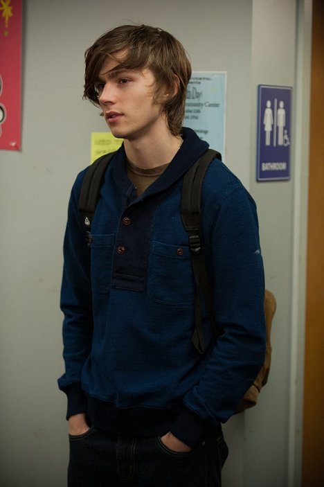 Miles Heizer - Famílie - The Enchanting Mr. Knight - Z filmu