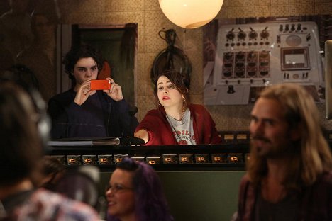 Max Burkholder, Mae Whitman - Famílie - Tales from the Luncheonette - Z filmu