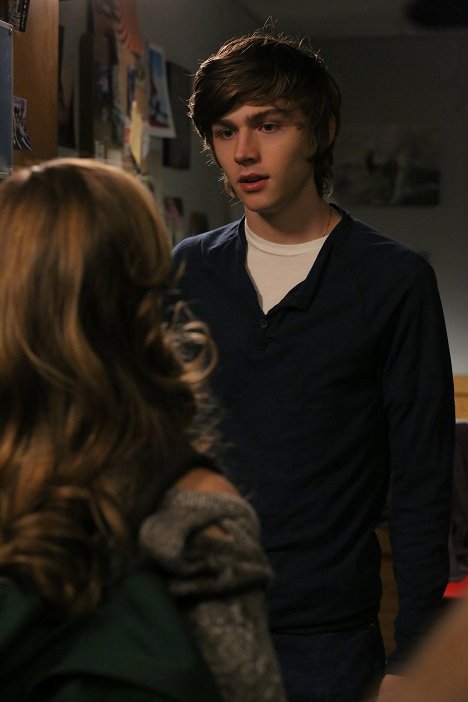 Miles Heizer - Parenthood - All That's Left Is the Hugging - Do filme
