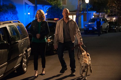 Jenna Elfman, J.K. Simmons - Growing Up Fisher - Trust Fall - Z filmu