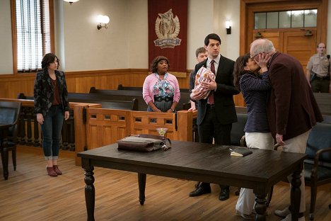 Krysta Rodriguez, Sherri Shepherd, Nicholas D'Agosto - Trial & Error - The Defense Rests - Z filmu