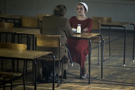 Elisabeth Moss - The Handmaid's Tale - June - Photos