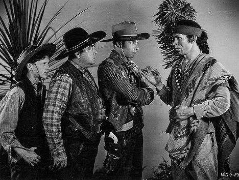 Junior Durkin, Eugene Pallette, Richard Arlen, Chief Yowlachie - The Santa Fe Trail - Filmfotos