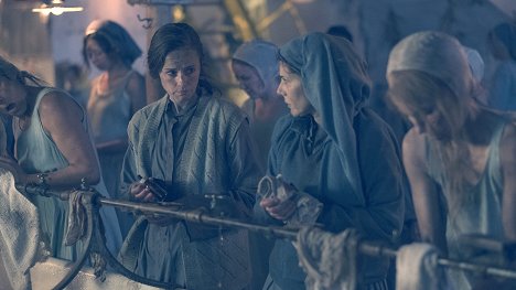 Alexis Bledel, Marisa Tomei - The Handmaid's Tale - Unfrauen - Filmfotos