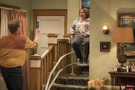 Roseanne Barr - Roseanne - Roseanne Gets the Chair - Filmfotos