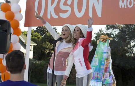 Brittany Ross, Natalie Lander - The Middle - The 200th - Photos