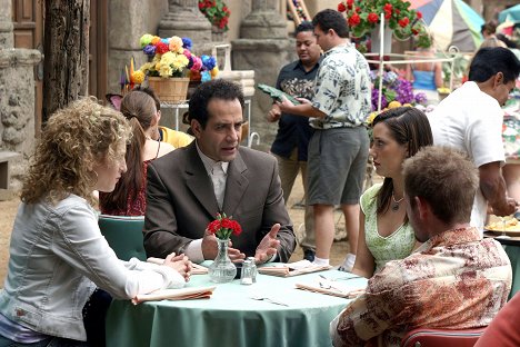 Bitty Schram, Tony Shalhoub, Emma Bates - Monk - Mr. Monk fährt nach Mexiko - Filmfotos