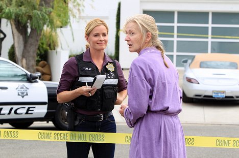 Elisabeth Shue, Caroline Lagerfelt - CSI: Crime Scene Investigation - Play Dead - Photos