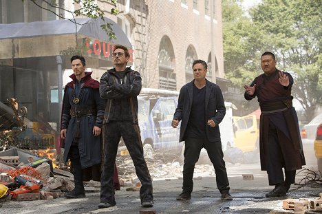 Benedict Cumberbatch, Robert Downey Jr., Mark Ruffalo, Benedict Wong - Bosszúállók: Végtelen háború - Filmfotók