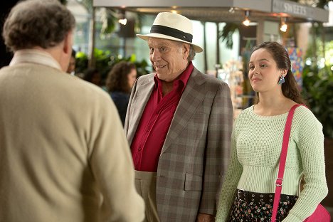 George Segal, Hayley Orrantia - The Goldbergs - Wingmom - Van film