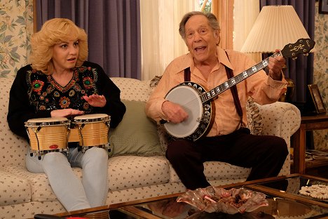 Wendi McLendon-Covey, George Segal - The Goldbergs - Fonzie Scheme - Photos