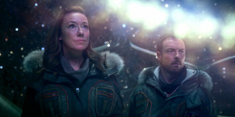 Molly Parker, Toby Stephens - Lost in Space - Diamonds in the Sky - Van film