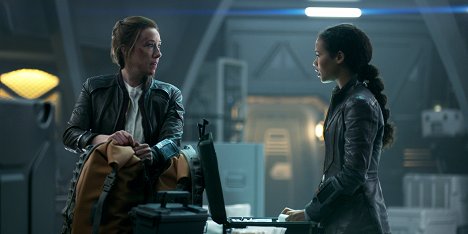 Molly Parker, Taylor Russell - Lost in Space - Eulogy - Photos