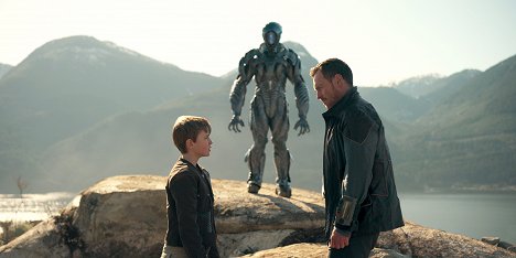 Maxwell Jenkins, Toby Stephens - Lost in Space - Eulogy - Photos