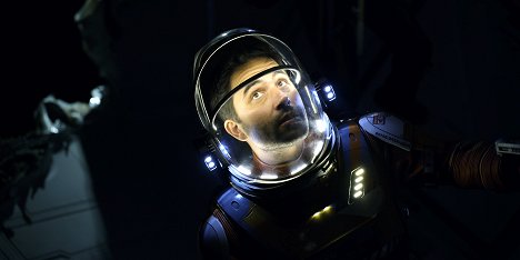 Ignacio Serricchio - Lost in Space – Verschollen zwischen fremden Welten - Gefahr, Will Robinson - Filmfotos