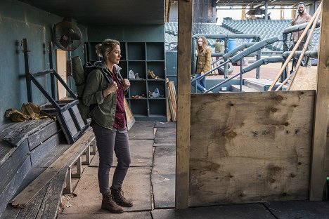 Jenna Elfman - Fear the Walking Dead - Another Day in the Diamond - Van film