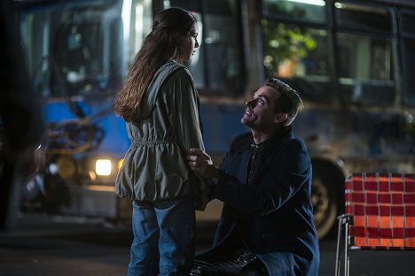 Alexa Nisenson, Kevin Zegers - Fear the Walking Dead - Another Day in the Diamond - Photos