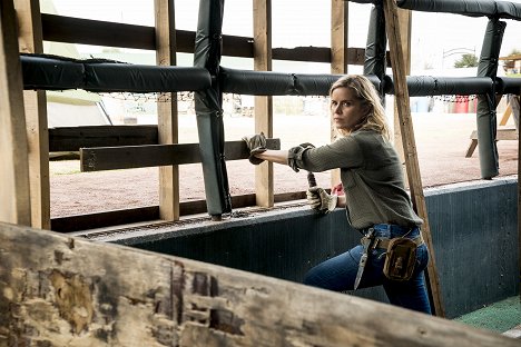 Kim Dickens - Fear the Walking Dead - Another Day in the Diamond - Photos