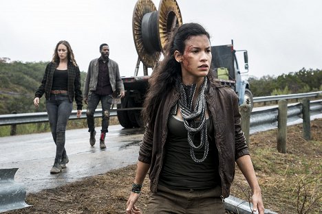 Alycia Debnam-Carey, Danay Garcia - Fear the Walking Dead - De belles choses - Film