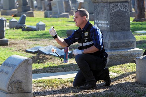 George Eads - CSI: Crime Scene Investigation - Fallen Angels - Photos
