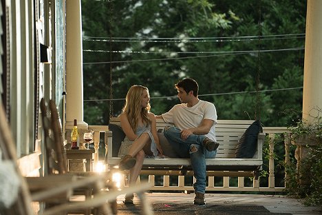 Jessica Rothe, Alex Roe - Forever My Girl - Photos