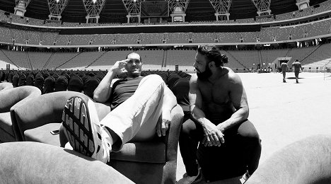 Dalip Singh, Yuvraj Dhesi - WWE Greatest Royal Rumble - Van de set