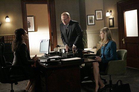 Gina Torres, Christian Clemenson, Tara Summers - Boston Legal - The Gods Must Be Crazy - Film