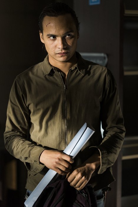 Frank Dillane - Fear the Walking Dead - Spalony - Z filmu