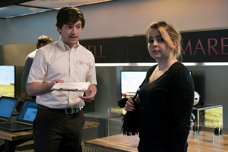 Thomas McDonell, Mae Whitman - Good Girls - Taking Care Of Business - Photos