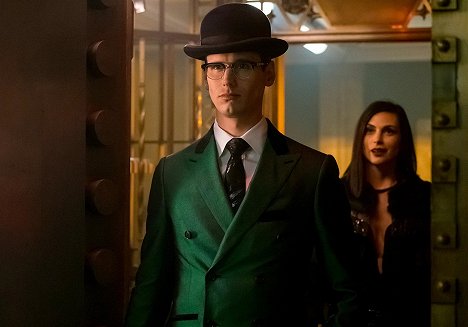 Cory Michael Smith, Morena Baccarin - Gotham - To Our Deaths and Beyond - Z filmu